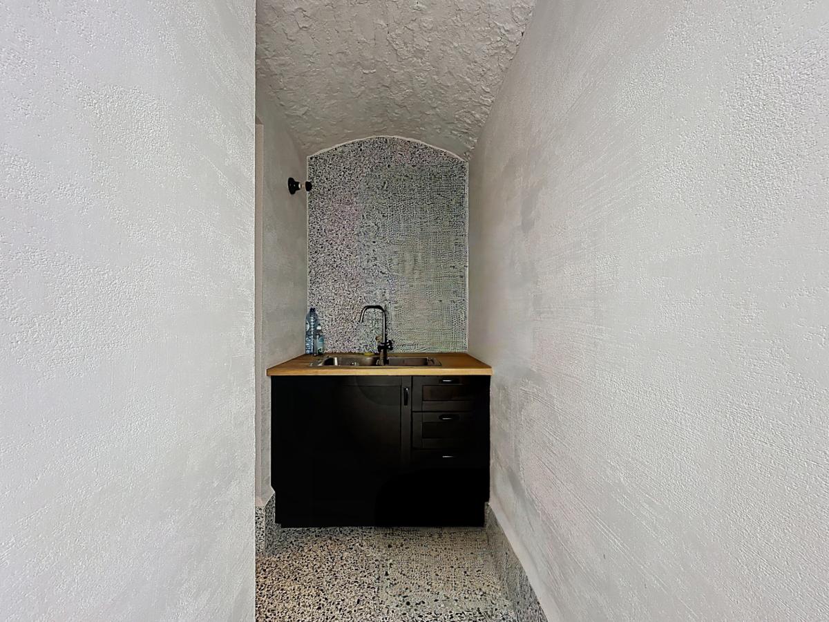 Au cœur du Sablon : Rez commercial remis à neuf