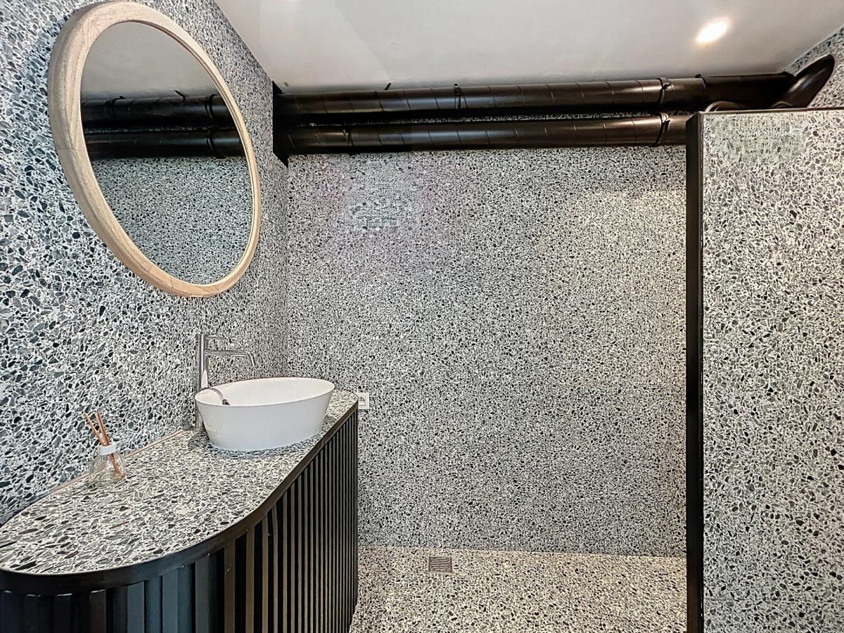 Au cœur du Sablon : Rez commercial remis à neuf