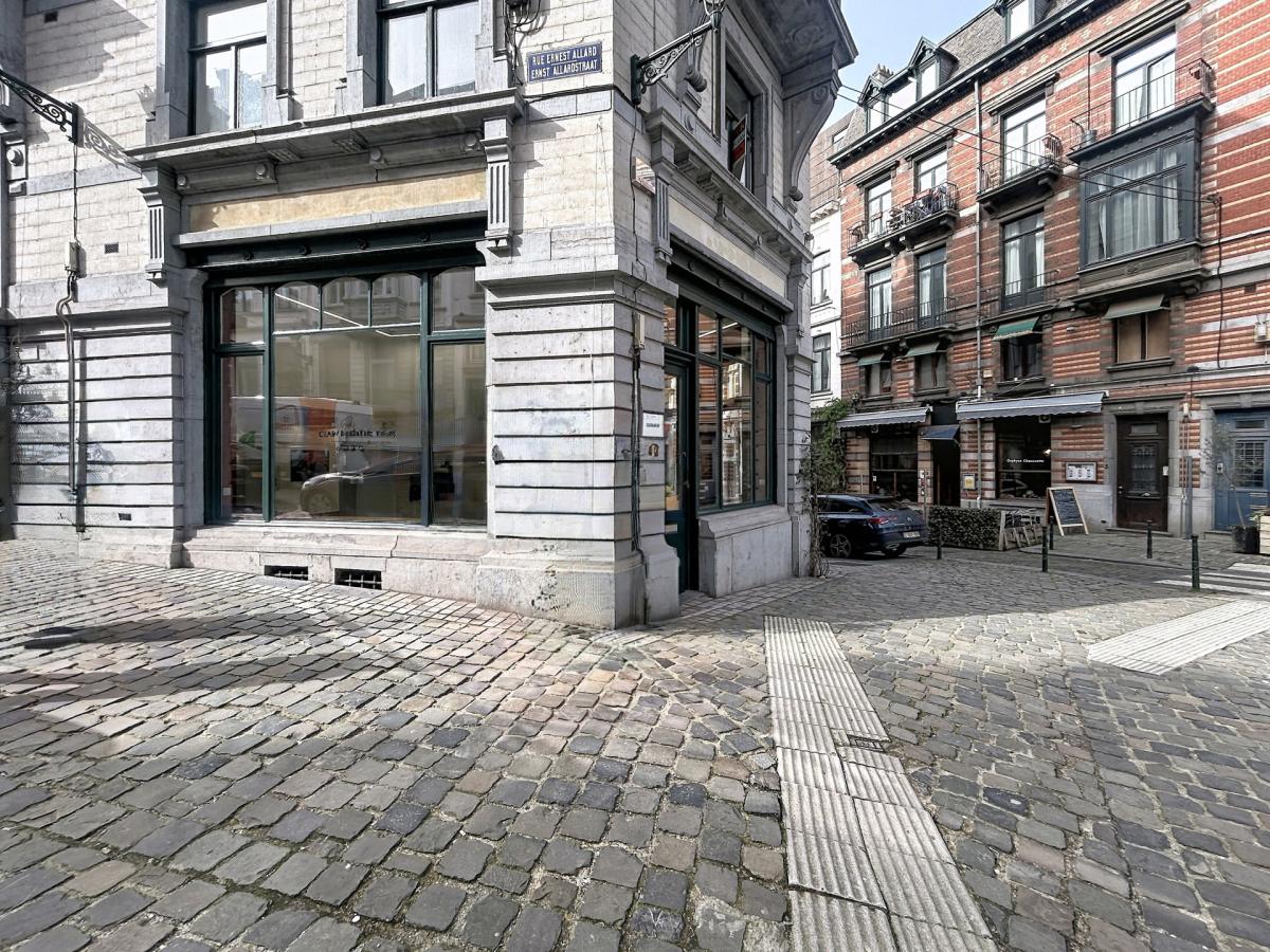 Au cœur du Sablon : Rez commercial remis à neuf