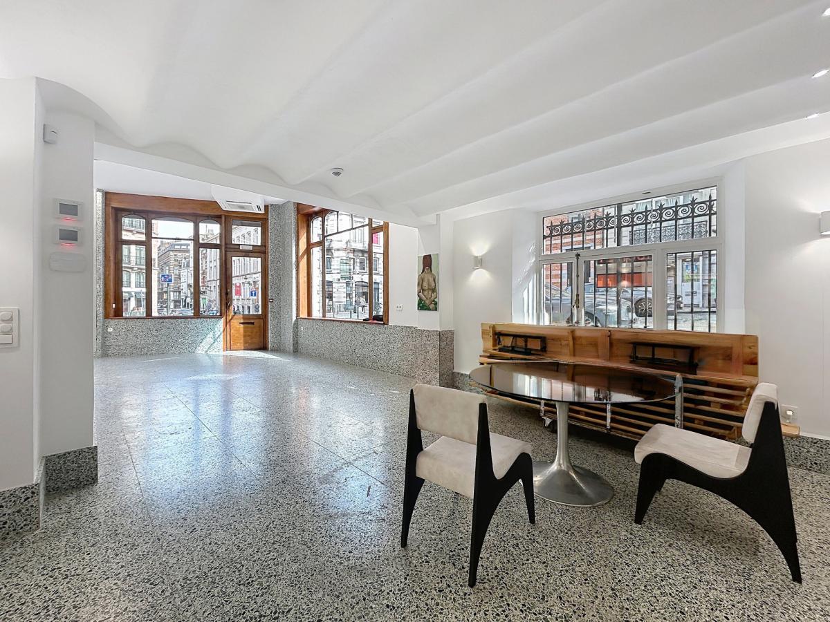 Au cœur du Sablon : Rez commercial remis à neuf