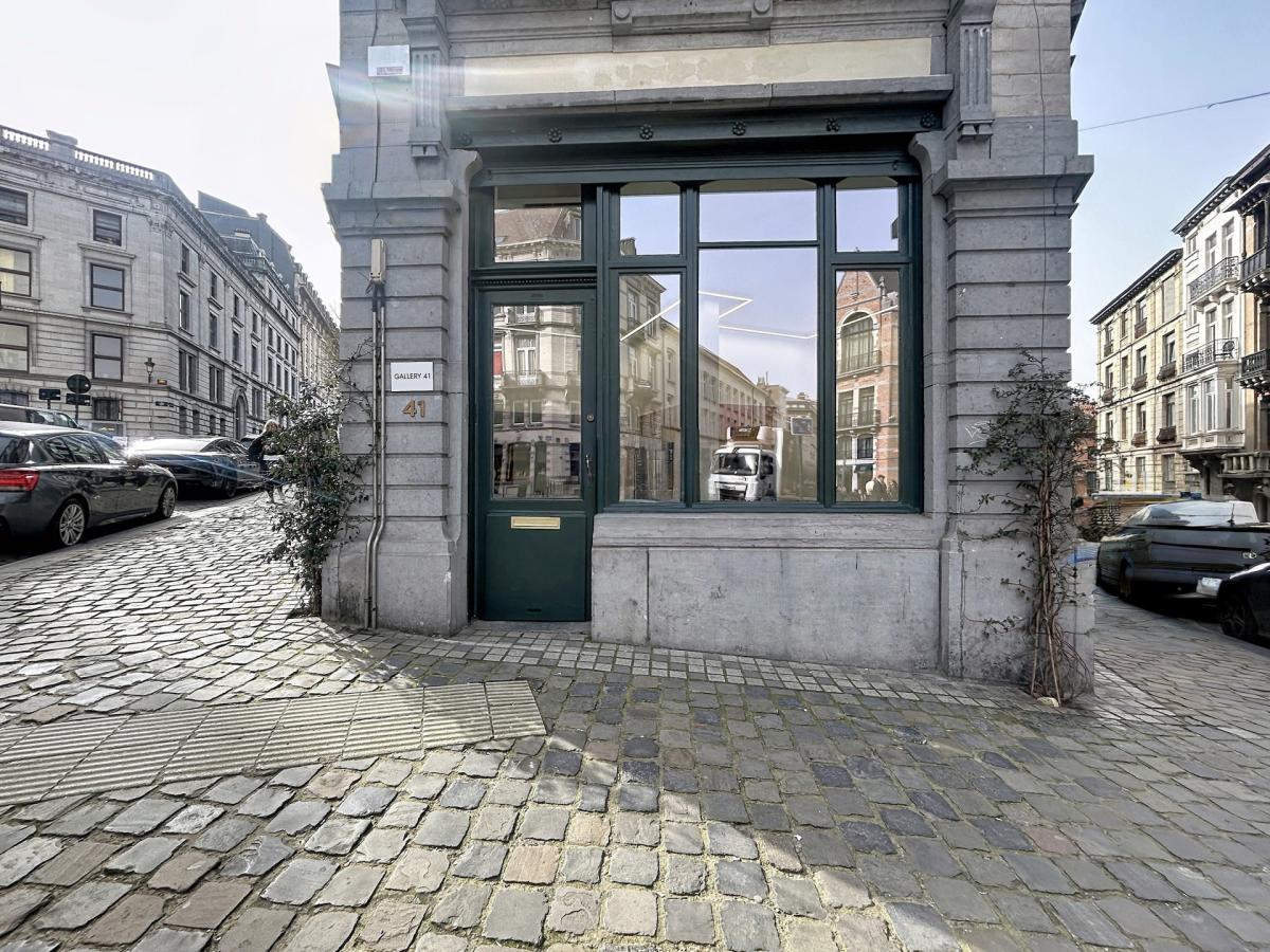 Au cœur du Sablon : Rez commercial remis à neuf