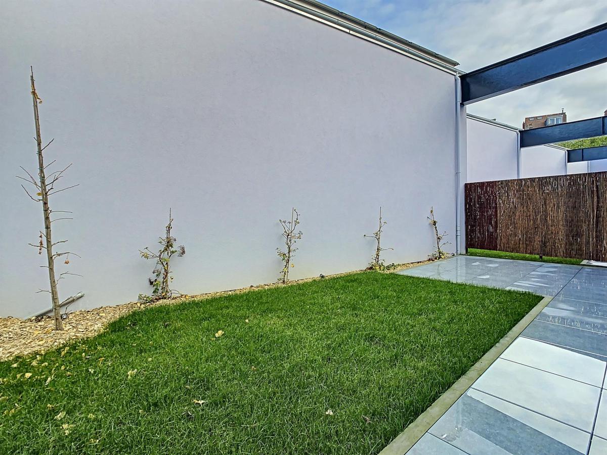 Cottages : Belle maison mitoyenne + terrasses + jardin