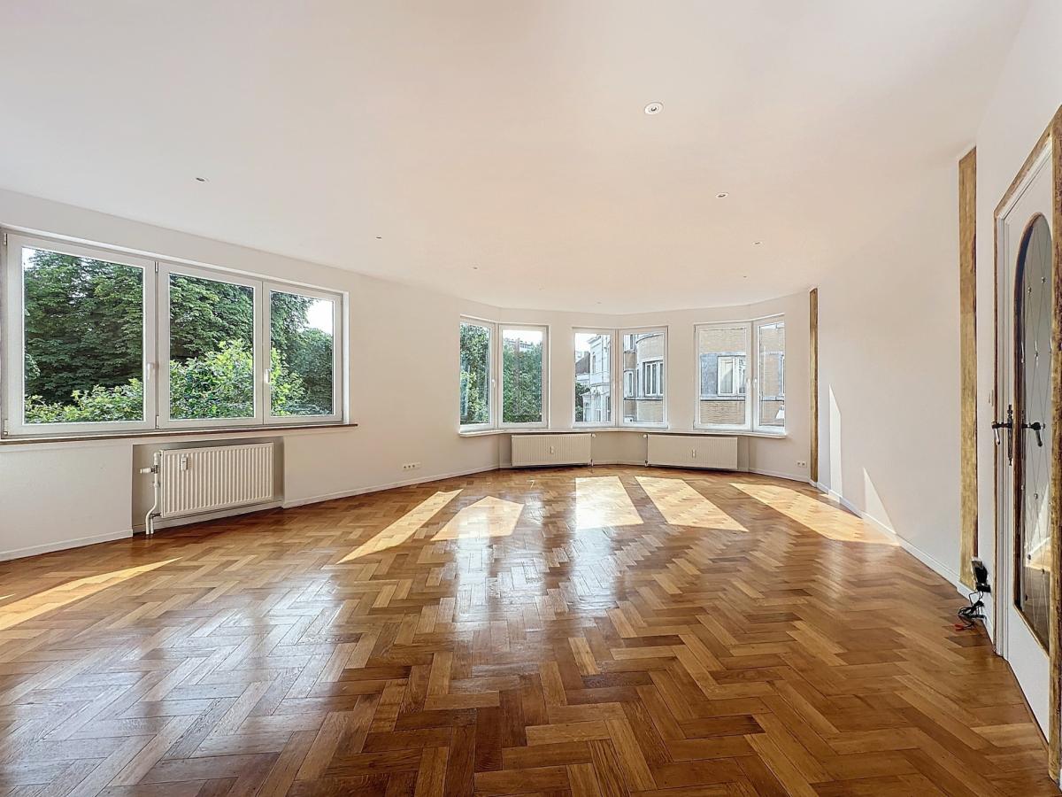 Churchill, spacieux appartement rénové 3 ch