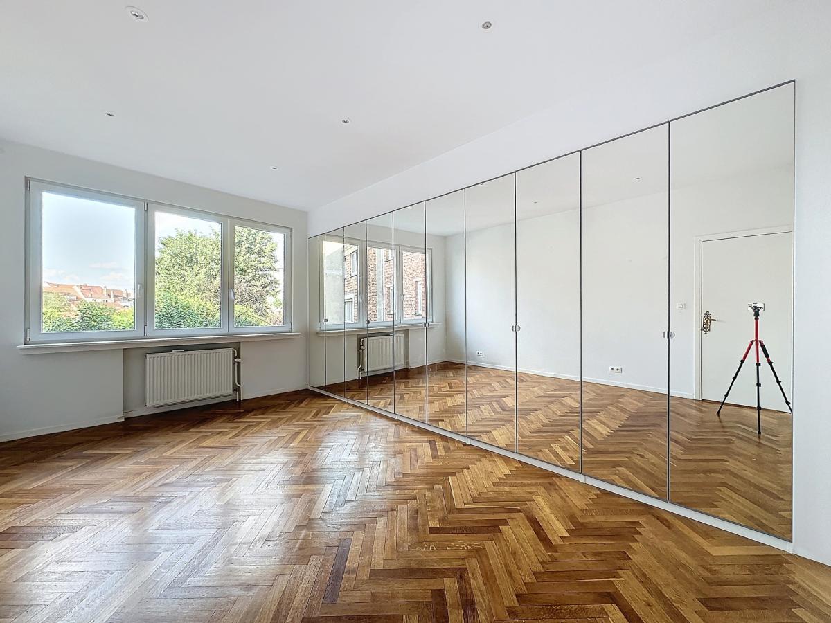 Churchill, spacieux appartement rénové 3 ch