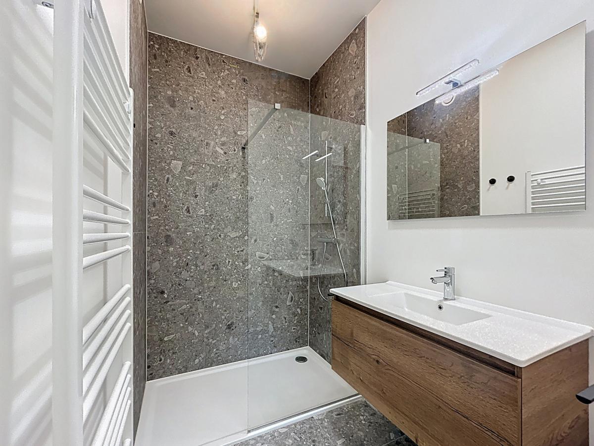 Immeuble The W : Appartement neuf 1ch près UCL avec terrasse