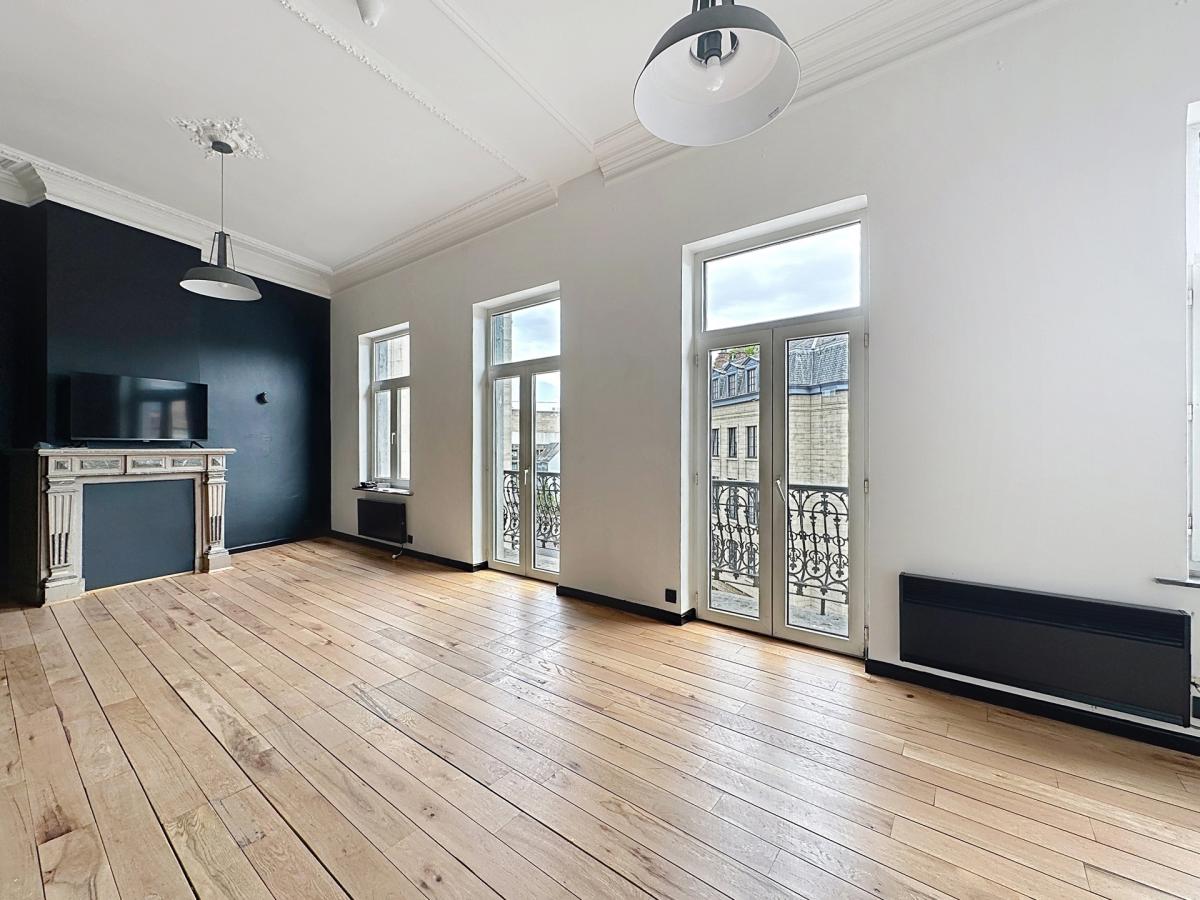 Sablon : Superbe studio avec vue sur la Place