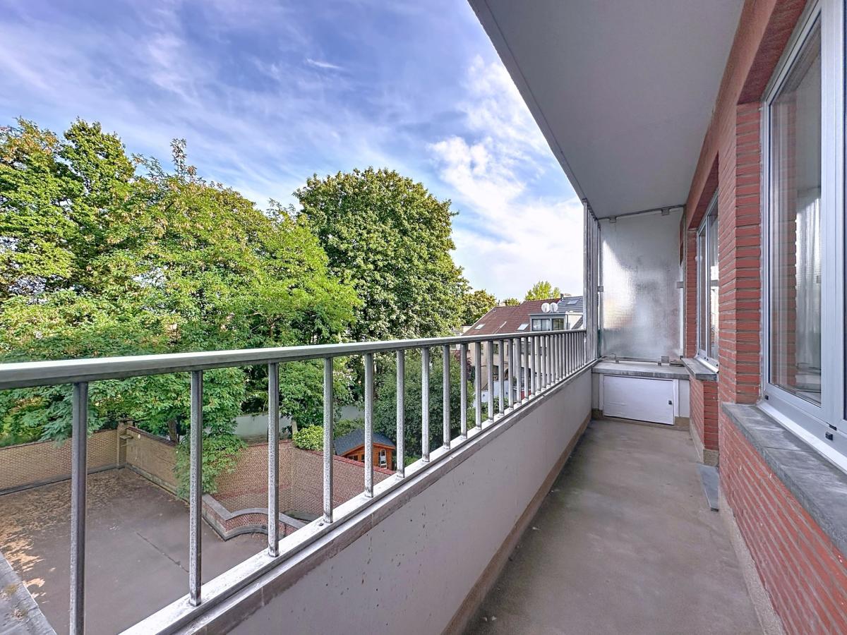 Forest, limite Uccle, lumineux appartement 3ch avec terrasse