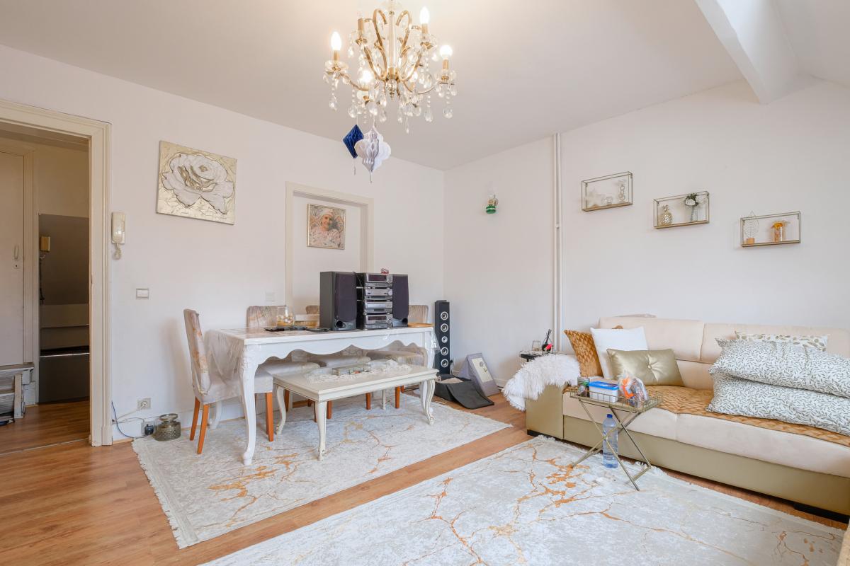 Maison à rafraîchir de ± 235 m² bruts, avec cour intérieure.