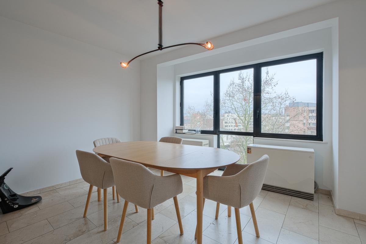 Molière/Pl. C.Meunier : Appartement 100m² 2 ch, terr + pk