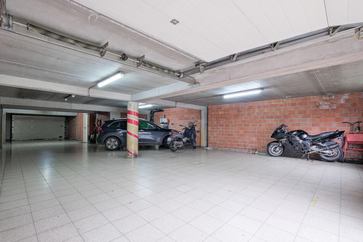 Molière/Pl. C.Meunier : Appartement 100m² 2 ch, terr + pk