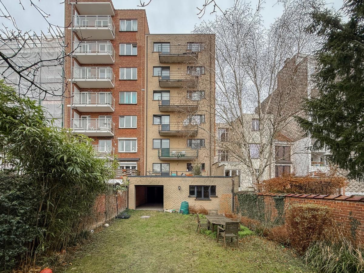 Molière/Pl. C.Meunier : Appartement 100m² 2 ch, terr + pk