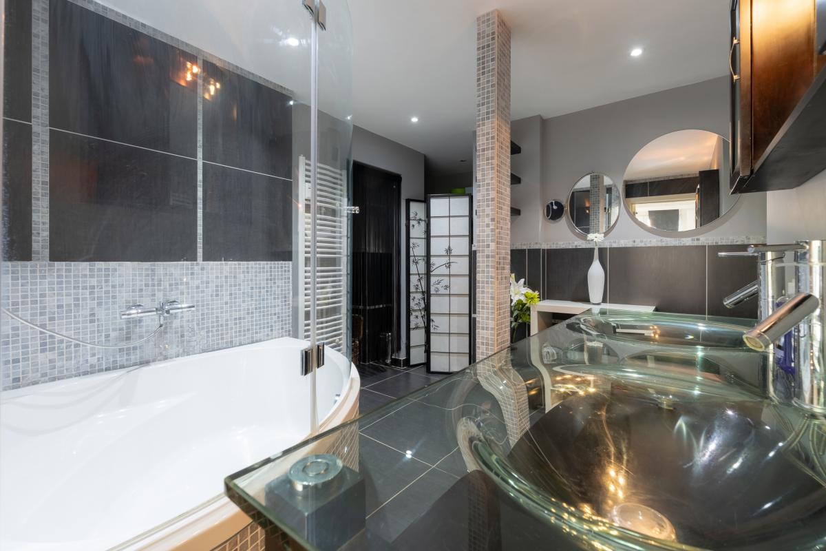 SOUS OFFRE !! Châtelain/Tenbosch: Bel appartement 92m² 2 ch + balcons