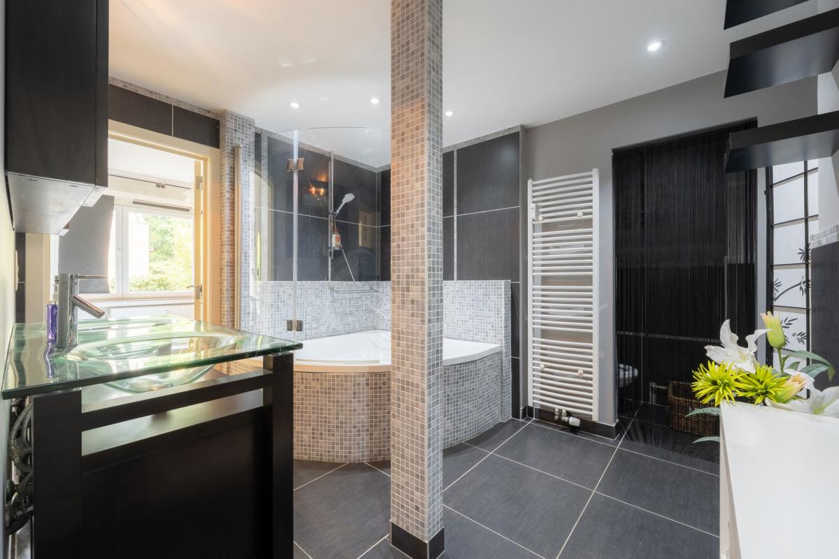 SOUS OFFRE !! Châtelain/Tenbosch: Bel appartement 92m² 2 ch + balcons