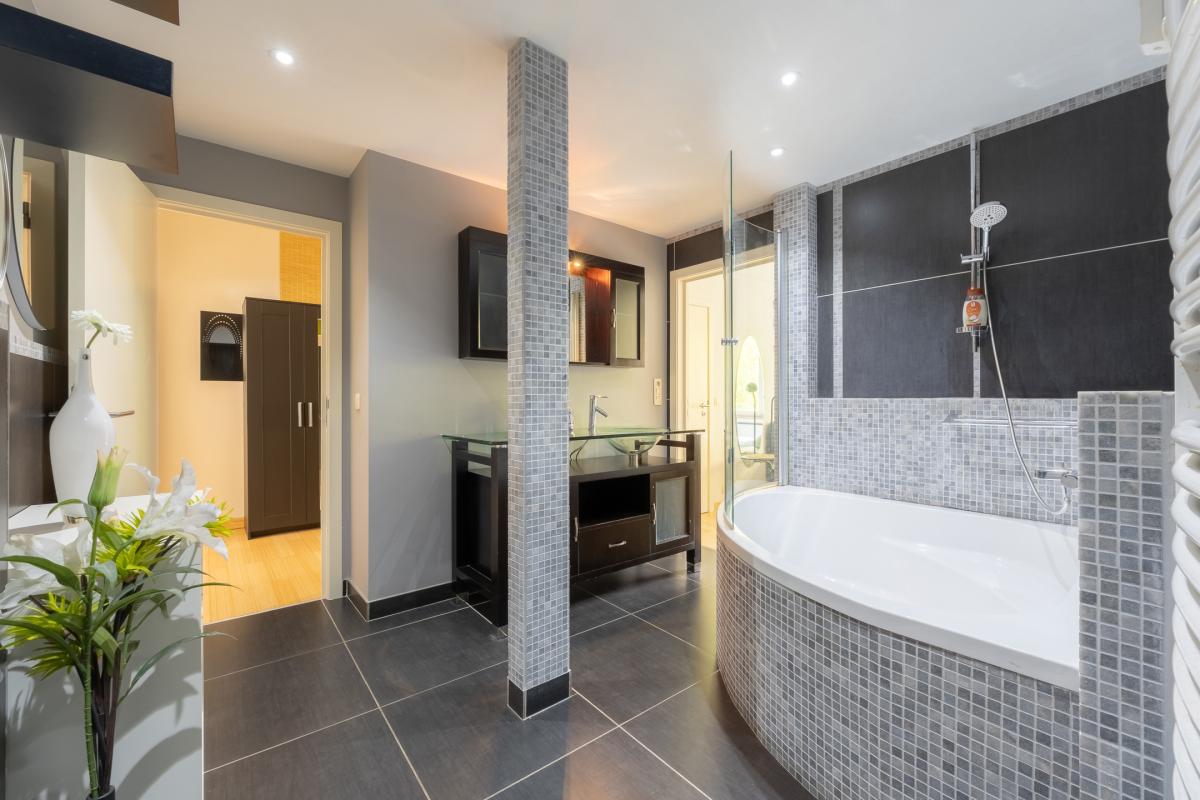 SOUS OFFRE !! Châtelain/Tenbosch: Bel appartement 92m² 2 ch + balcons