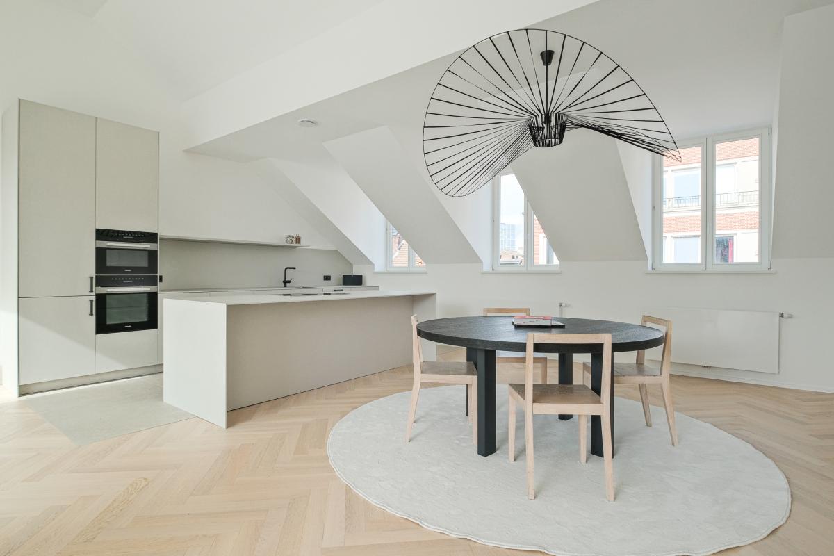 Abbaye, sublime duplex penthouse rénové 3 ch