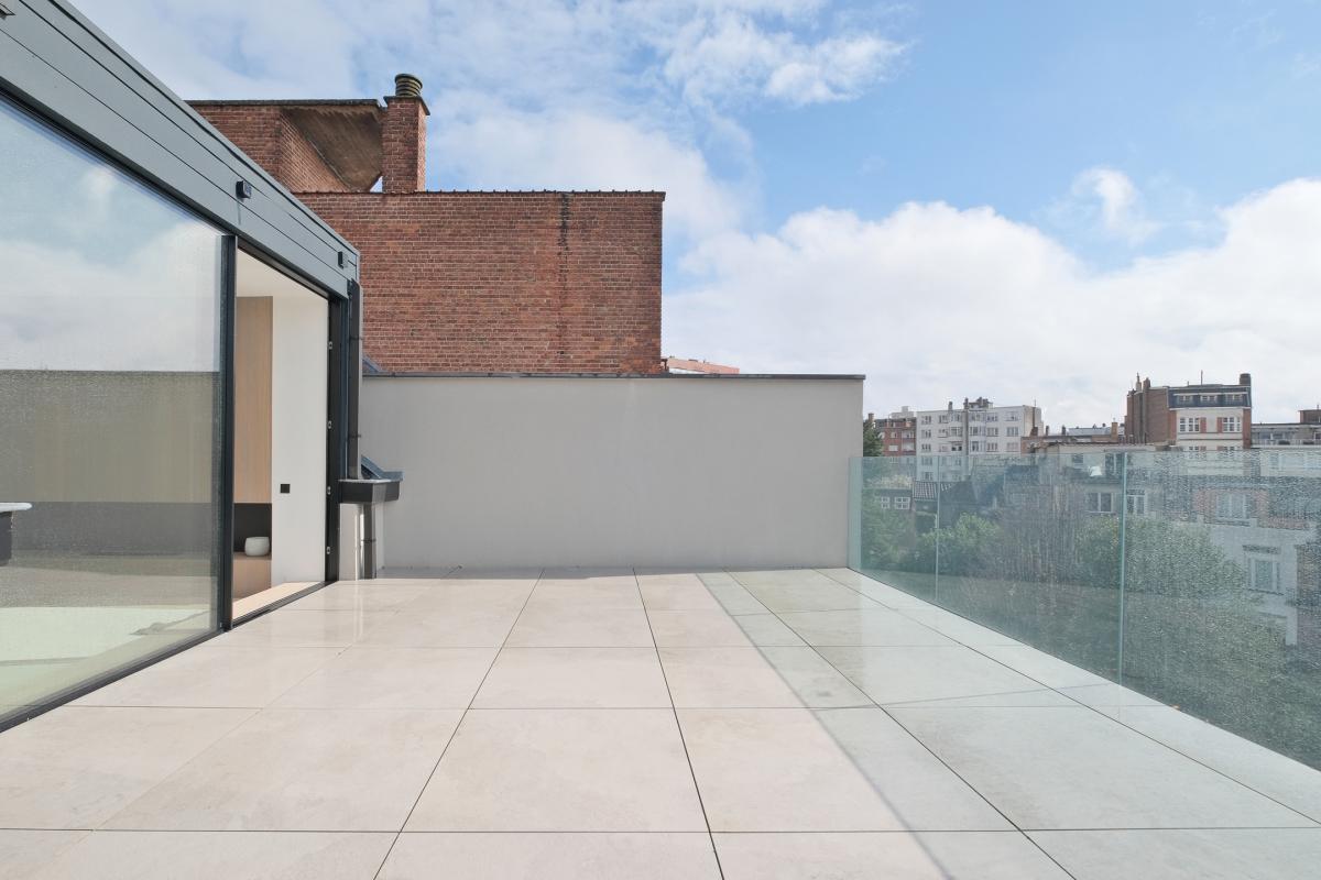 Abbaye, sublime duplex penthouse rénové 3 ch