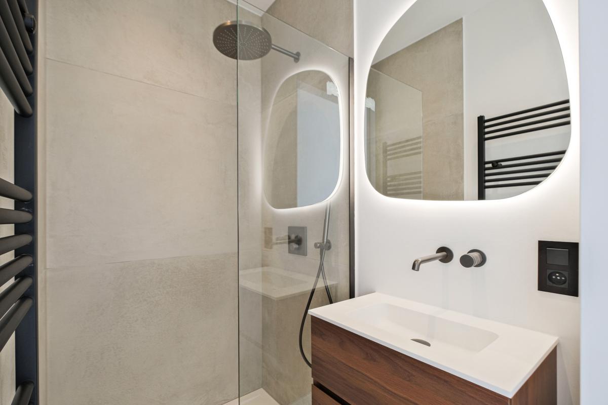 Abbaye, sublime duplex penthouse rénové 3 ch