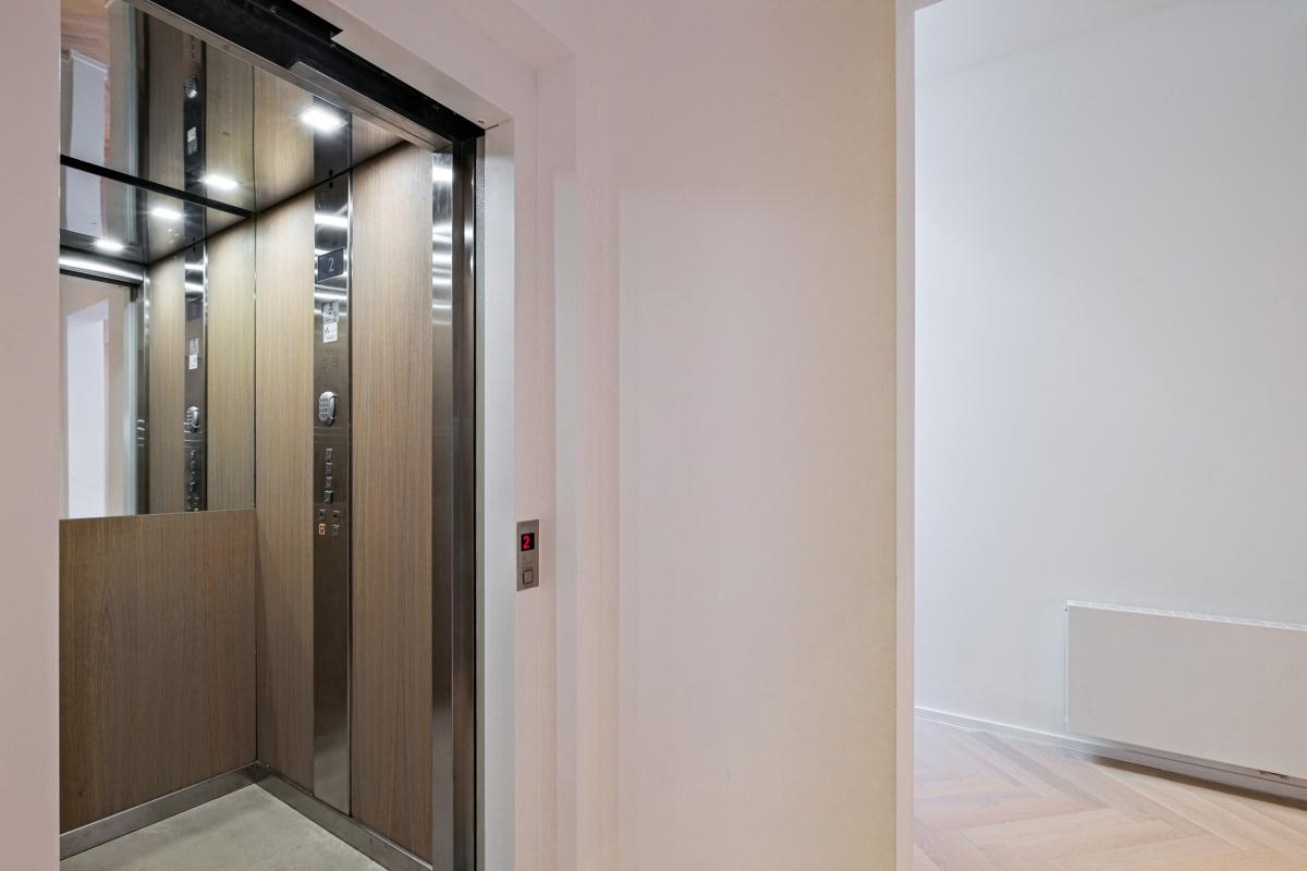 Abbaye, sublime duplex penthouse rénové 3 ch