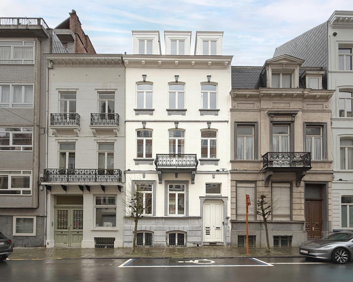 Abbaye, sublime duplex penthouse rénové 3 ch