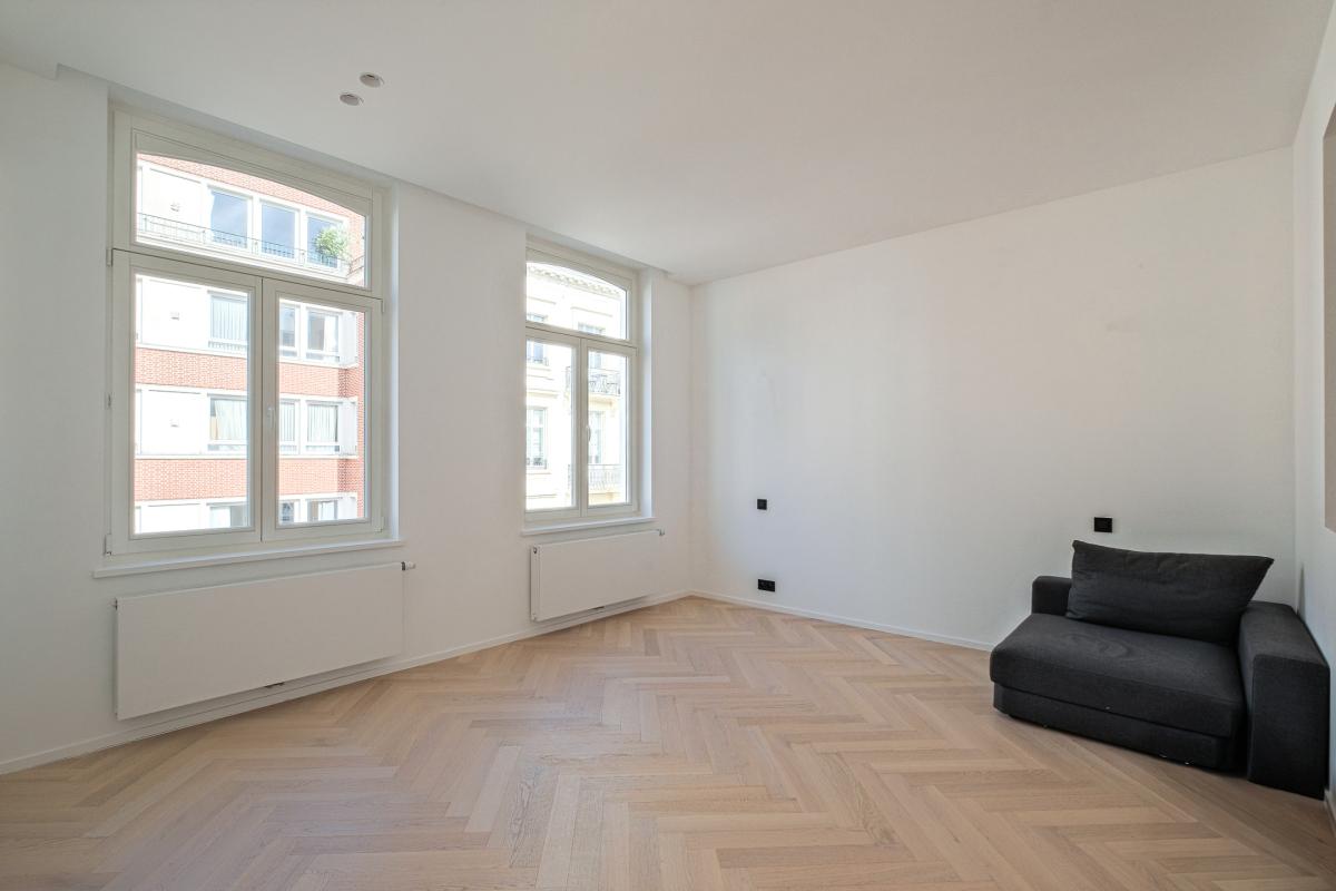 Abbaye, sublime duplex penthouse rénové 3 ch