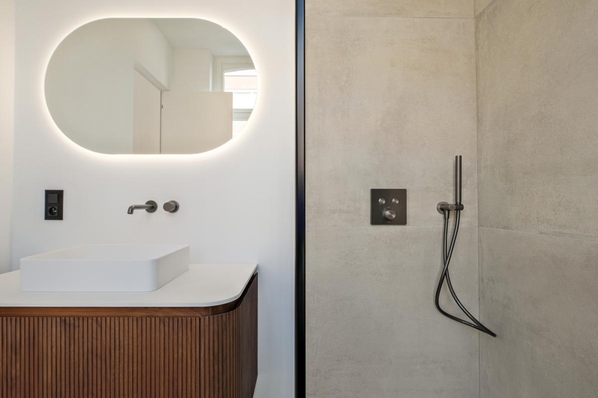 Abbaye, sublime duplex penthouse rénové 3 ch