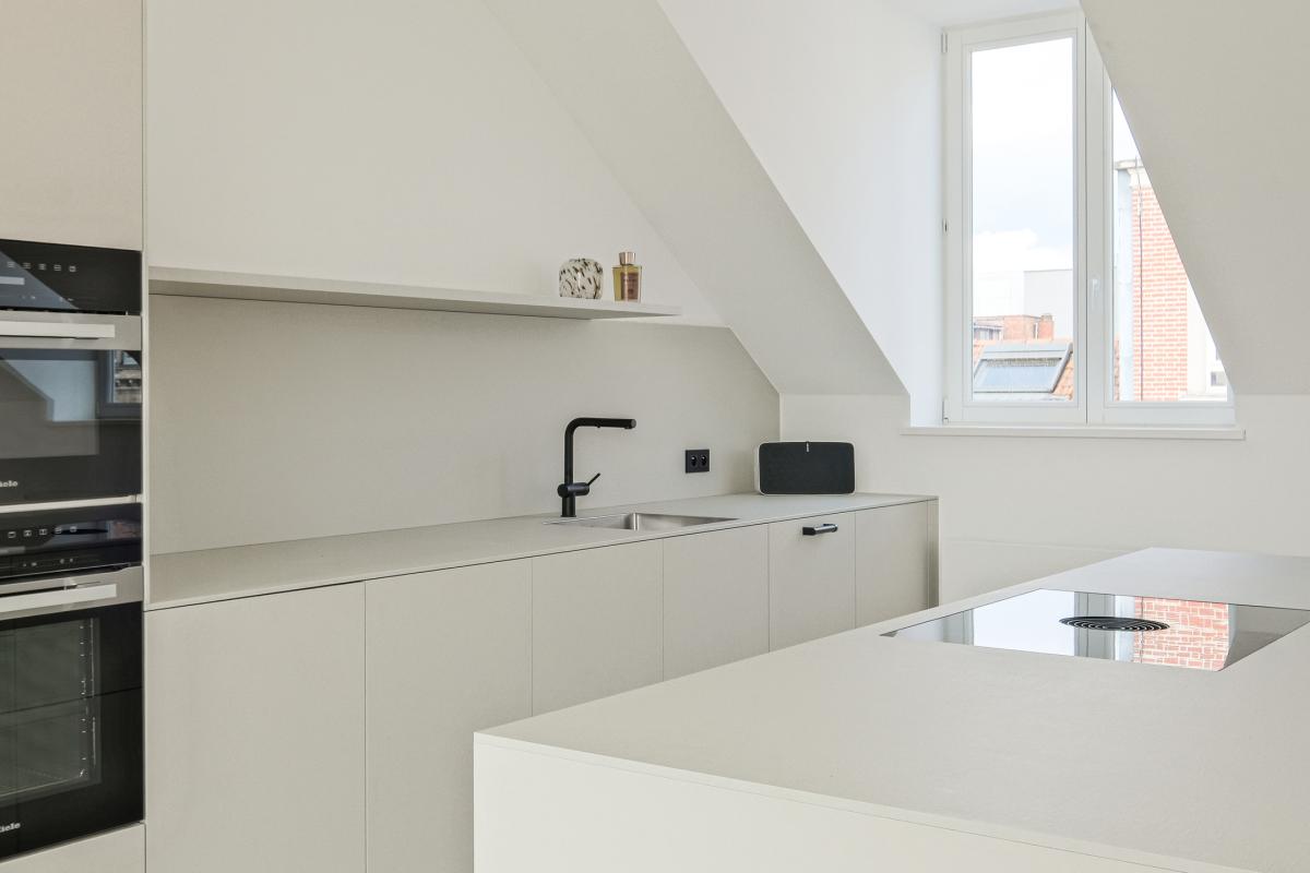 Abbaye, sublime duplex penthouse rénové 3 ch