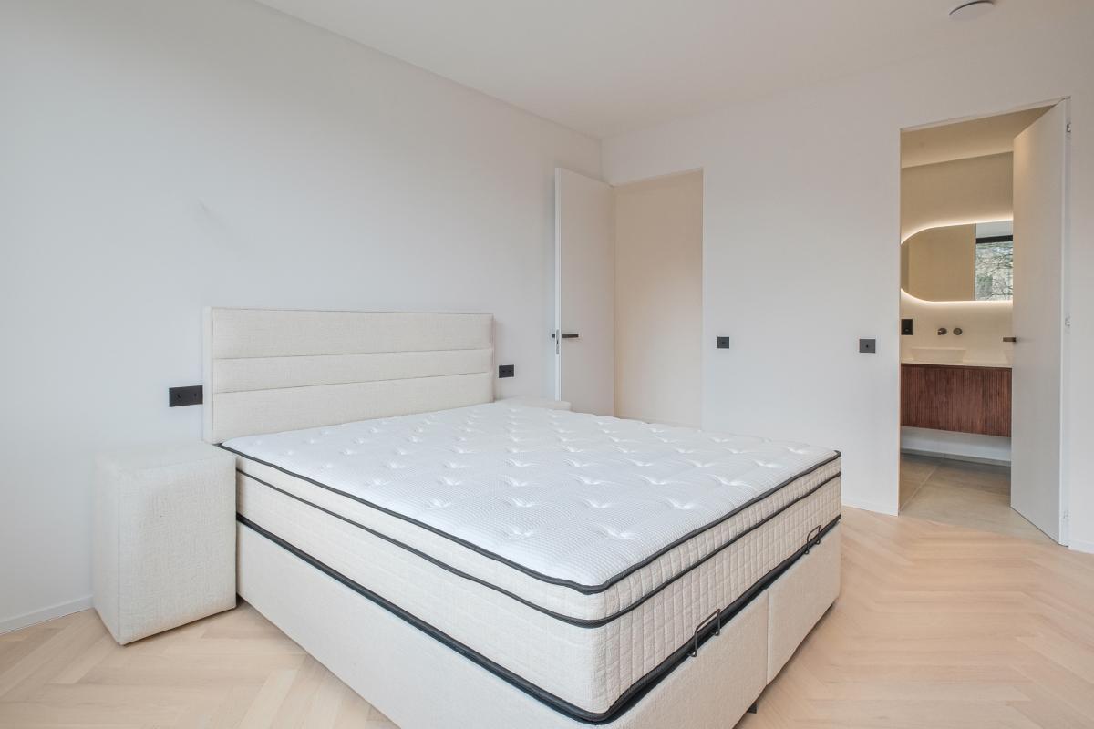 Abbaye, sublime duplex penthouse rénové 3 ch