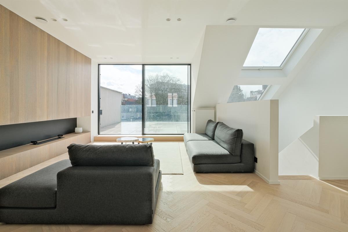 Abbaye, sublime duplex penthouse rénové 3 ch