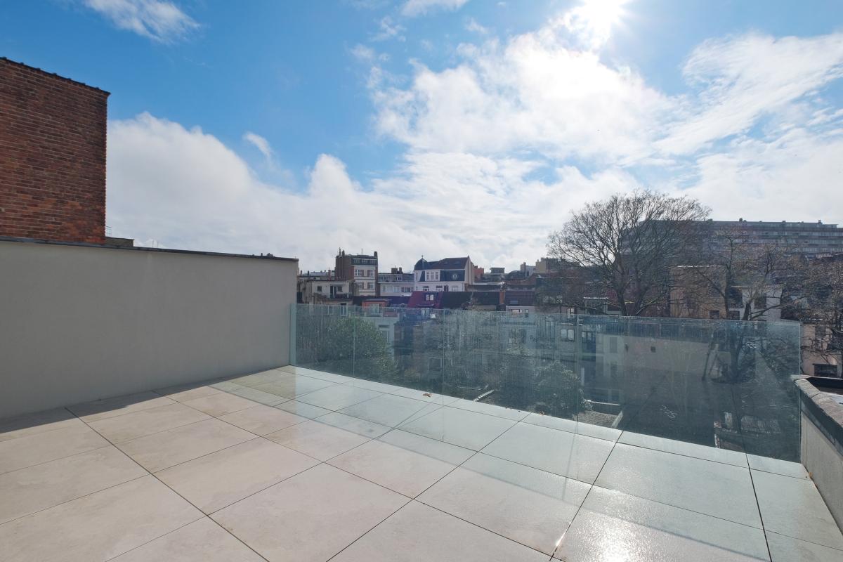 Abbaye, sublime duplex penthouse rénové 3 ch