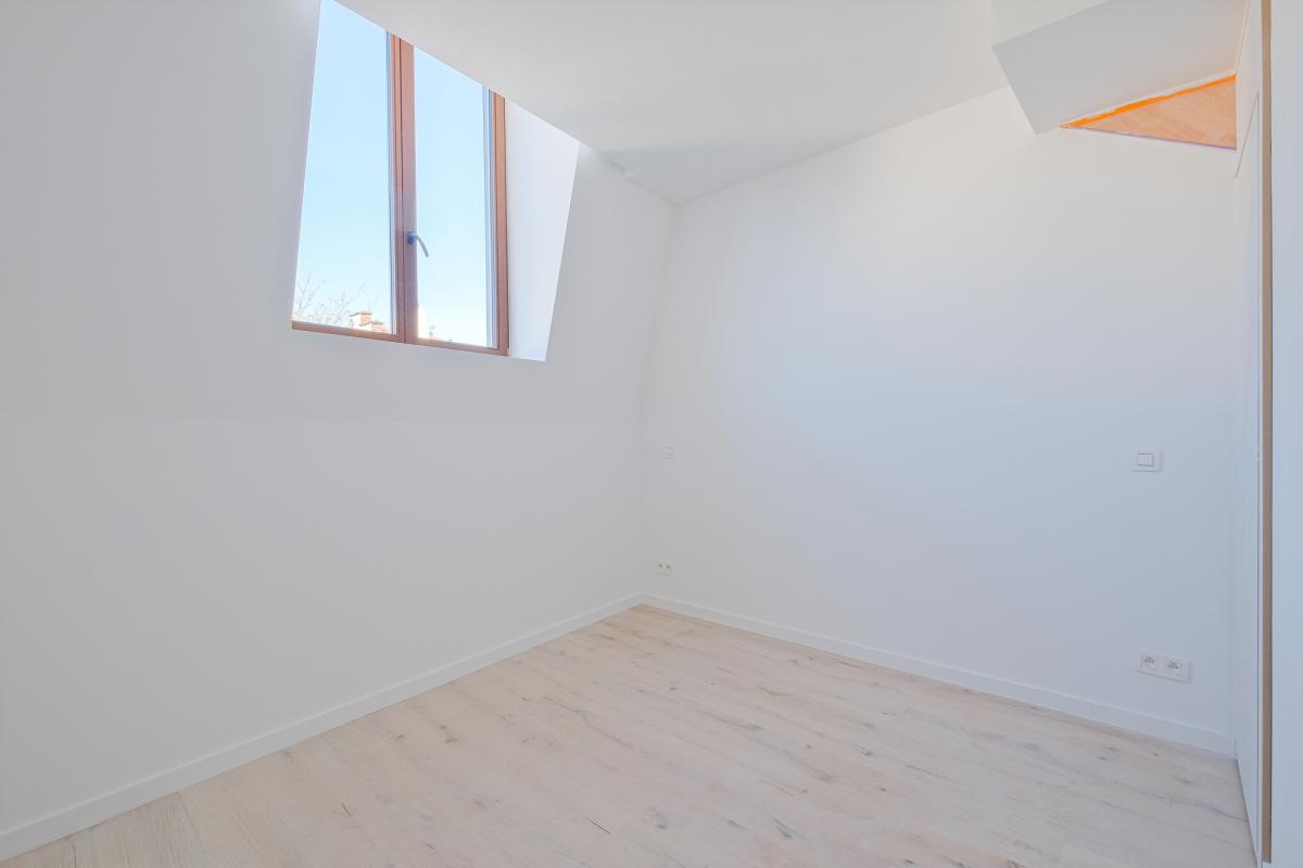 Stephanie/Toison d'or, penthouse rénové ±120m² 3ch terr 17m²