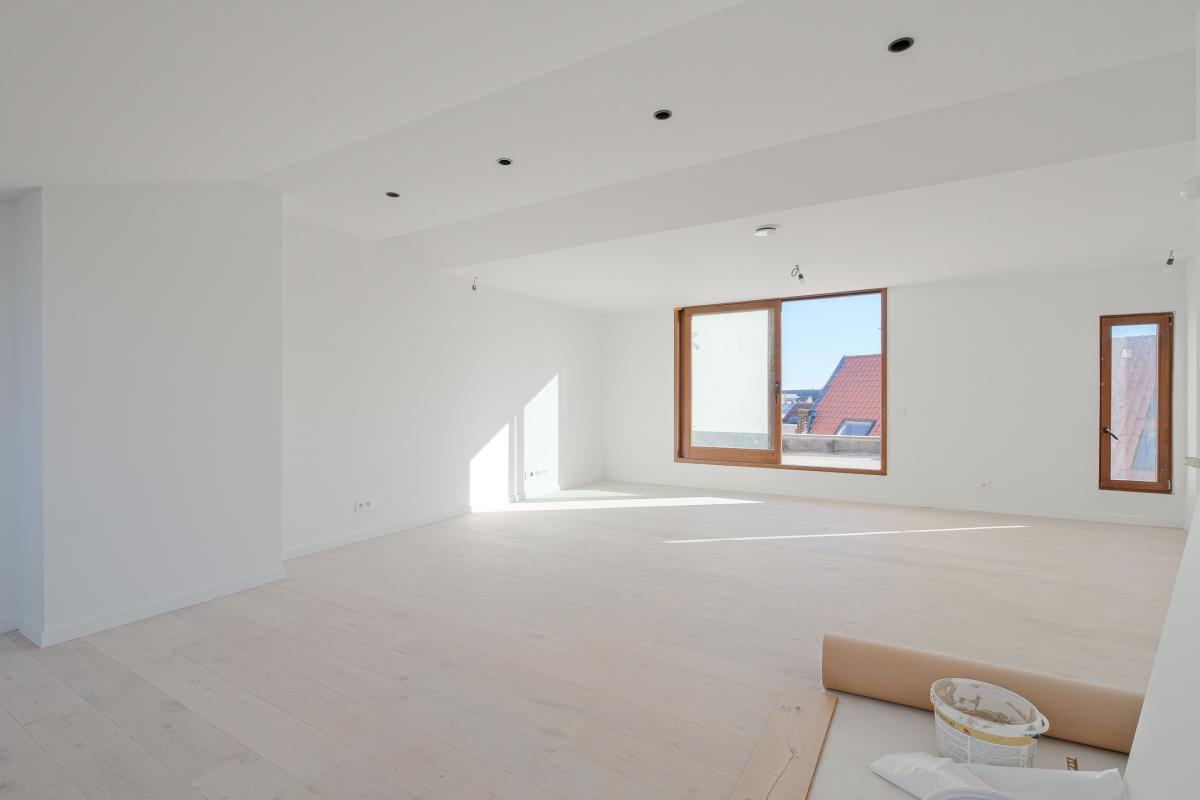 Stephanie/Toison d'or, penthouse rénové ±120m² 3ch terr 17m²