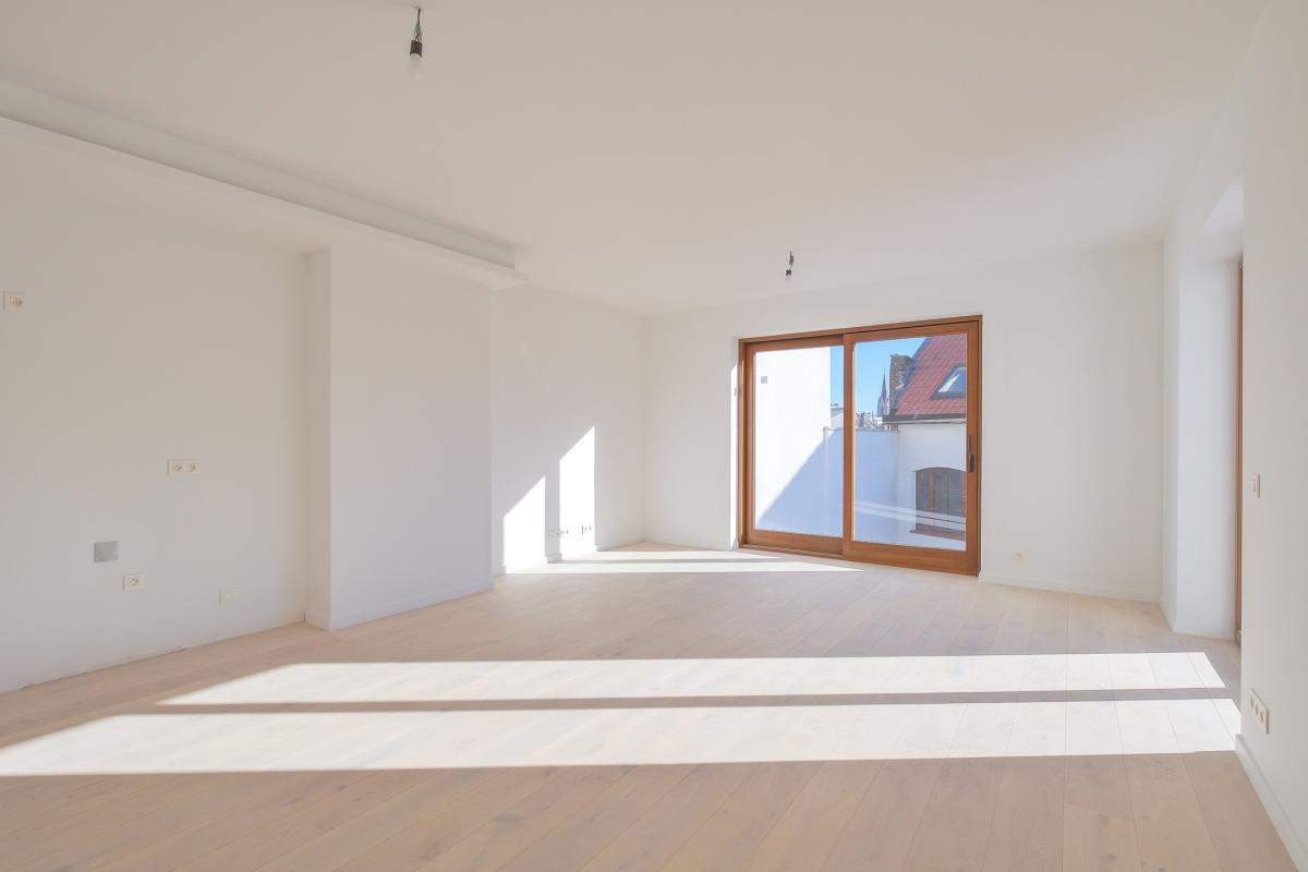 Stephanie/Toison d'or, penthouse rénové ±120m² 3ch terr 17m²