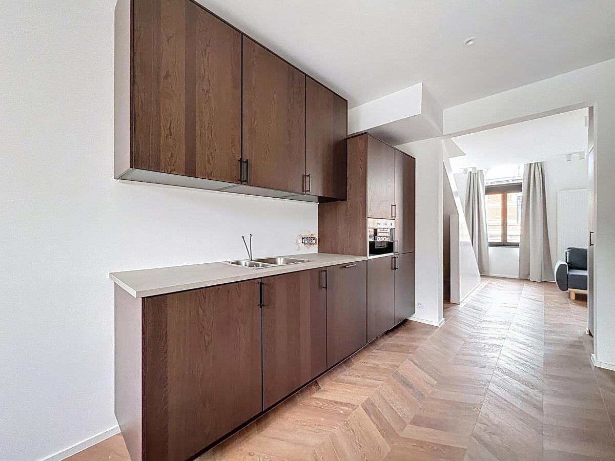 Square Ambiorix : Beau duplex entièrement rénové et meublé