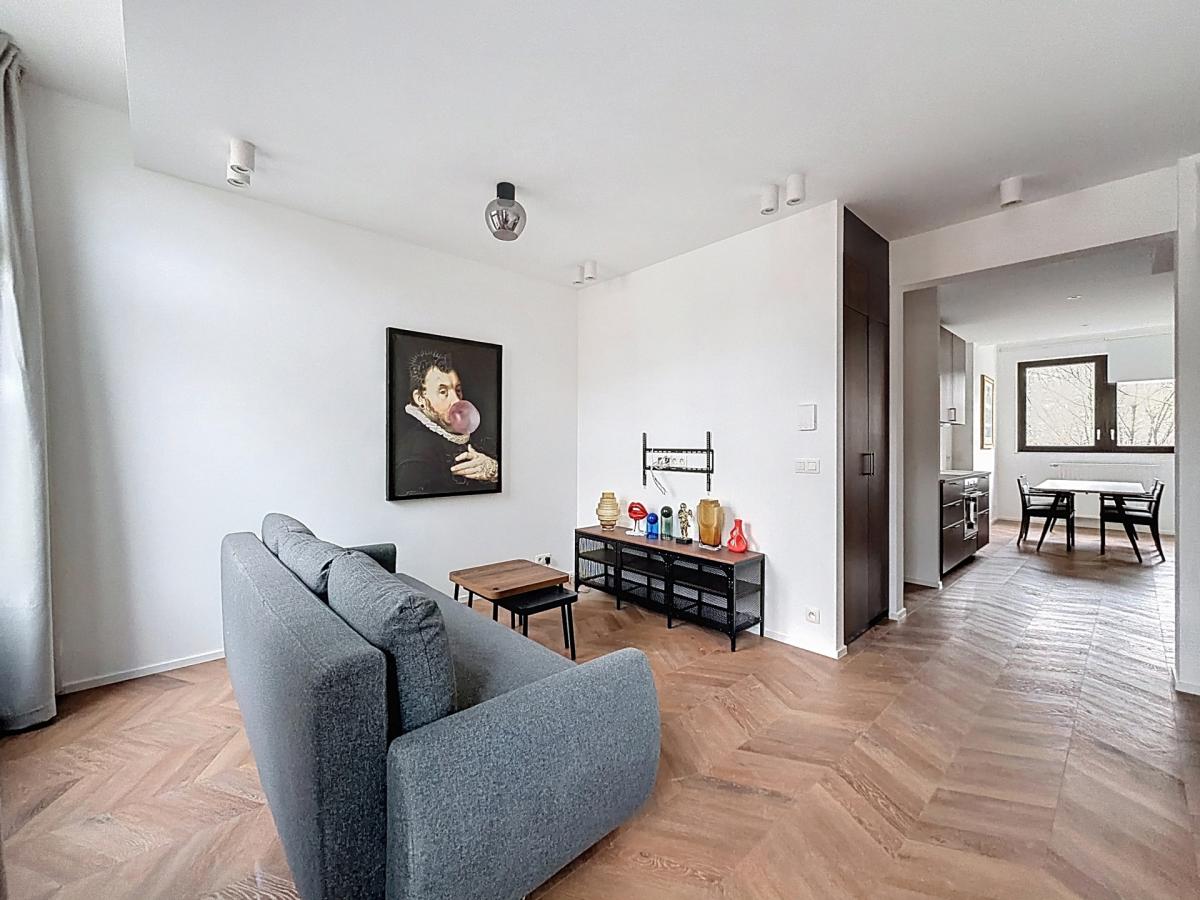 Square Ambiorix : Beau duplex entièrement rénové et meublé