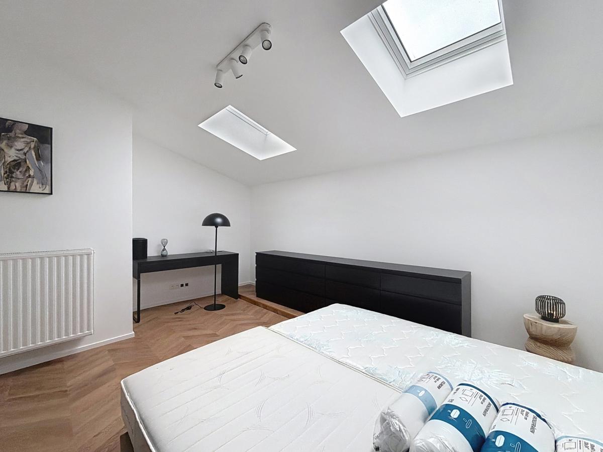 Square Ambiorix : Beau duplex entièrement rénové et meublé