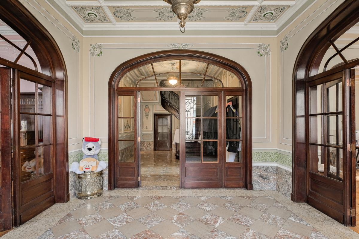 Magnifique Hôtel de maître de ± 600 m², jardin et garage.