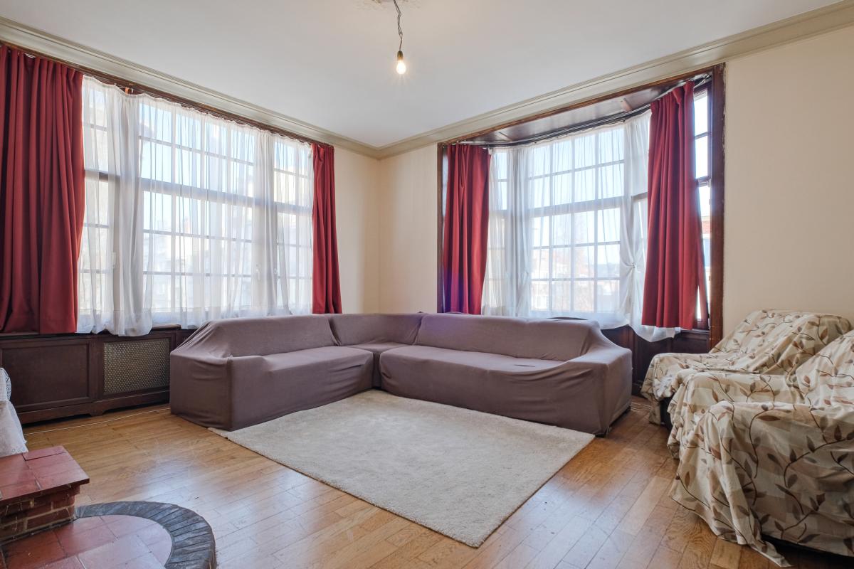 Magnifique Hôtel de maître de ± 600 m², jardin et garage.