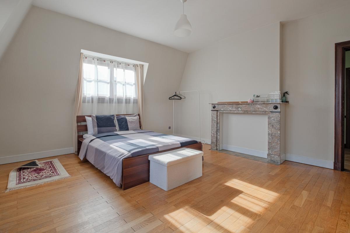 Magnifique Hôtel de maître de ± 600 m², jardin et garage.