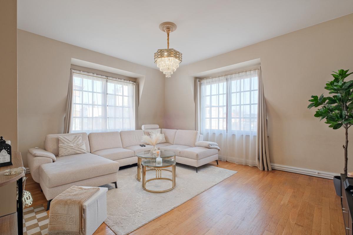 Magnifique Hôtel de maître de ± 600 m², jardin et garage.