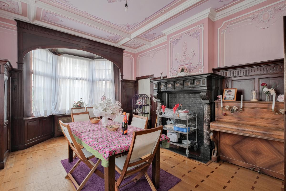 Magnifique Hôtel de maître de ± 600 m², jardin et garage.