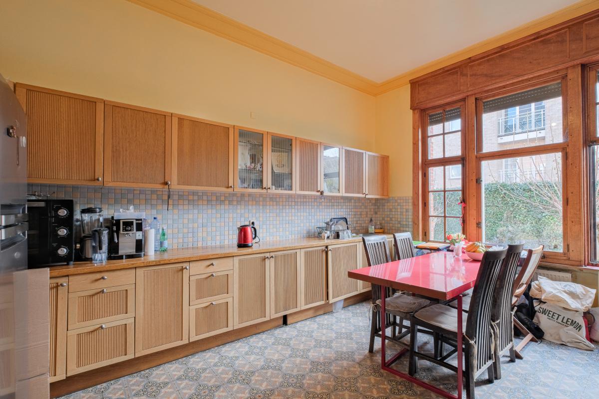 Magnifique Hôtel de maître de ± 600 m², jardin et garage.