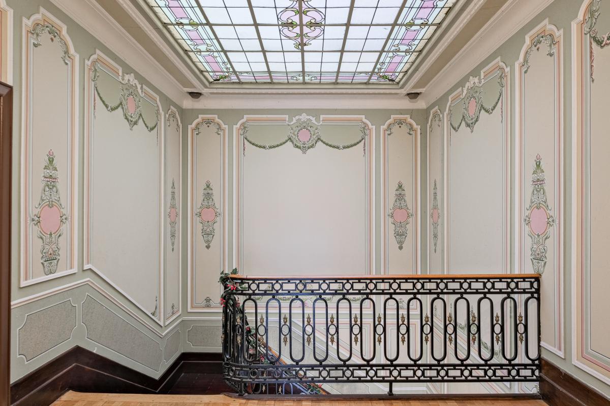 Magnifique Hôtel de maître de ± 600 m², jardin et garage.