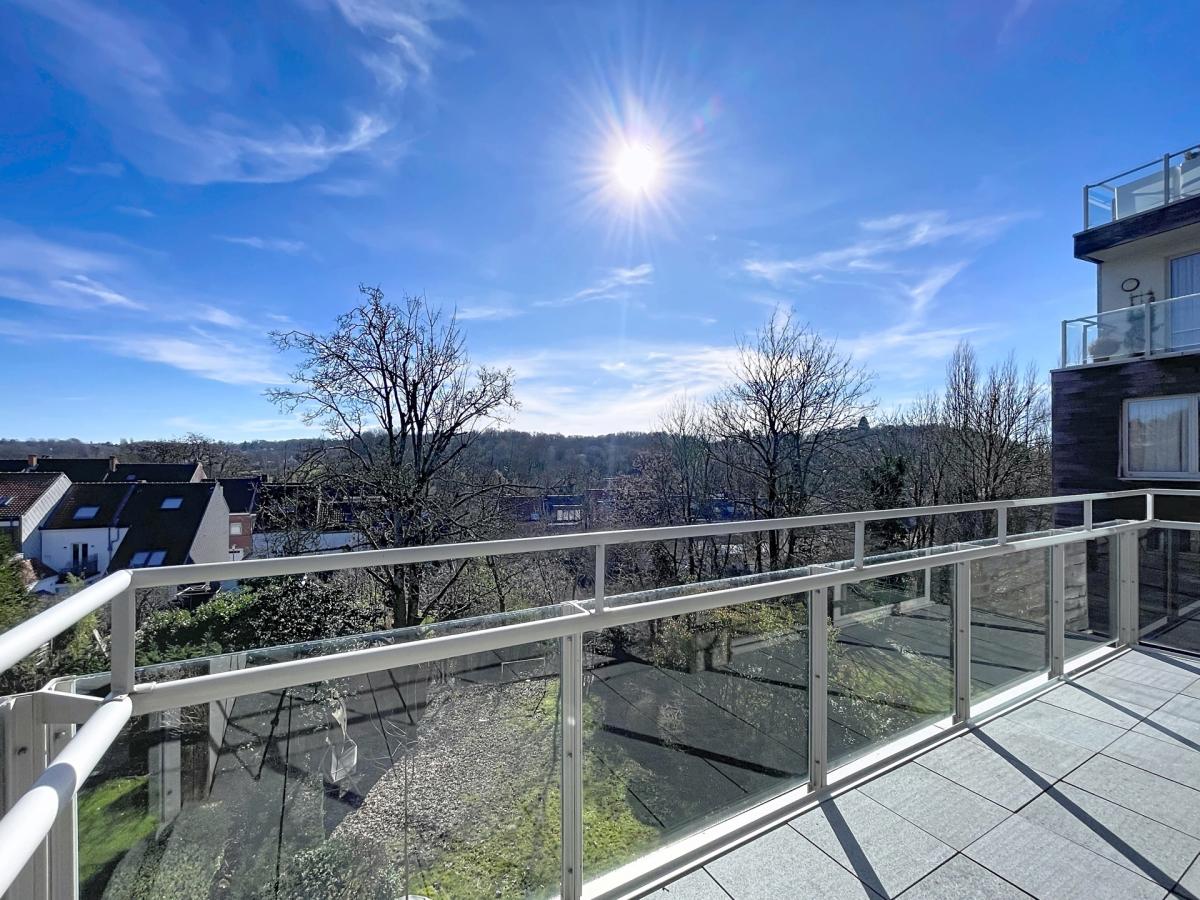 Drossart : Superbe appartement + terrasse + parking 