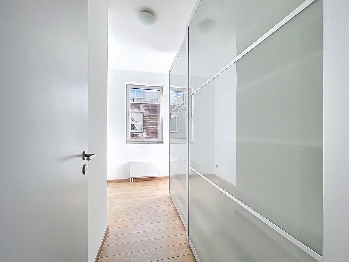 Drossart : Superbe appartement + terrasse + parking 