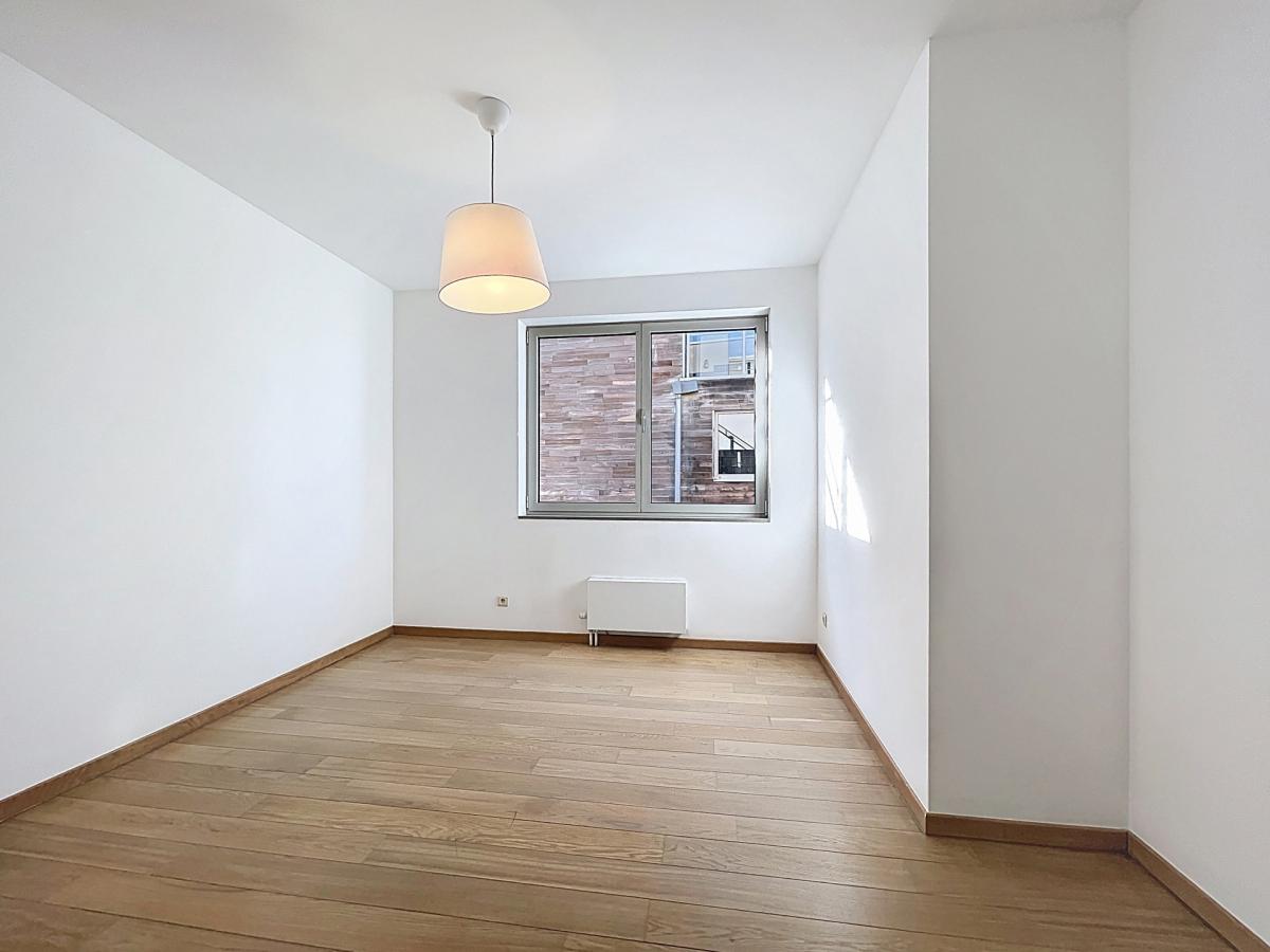 Drossart : Superbe appartement + terrasse + parking 