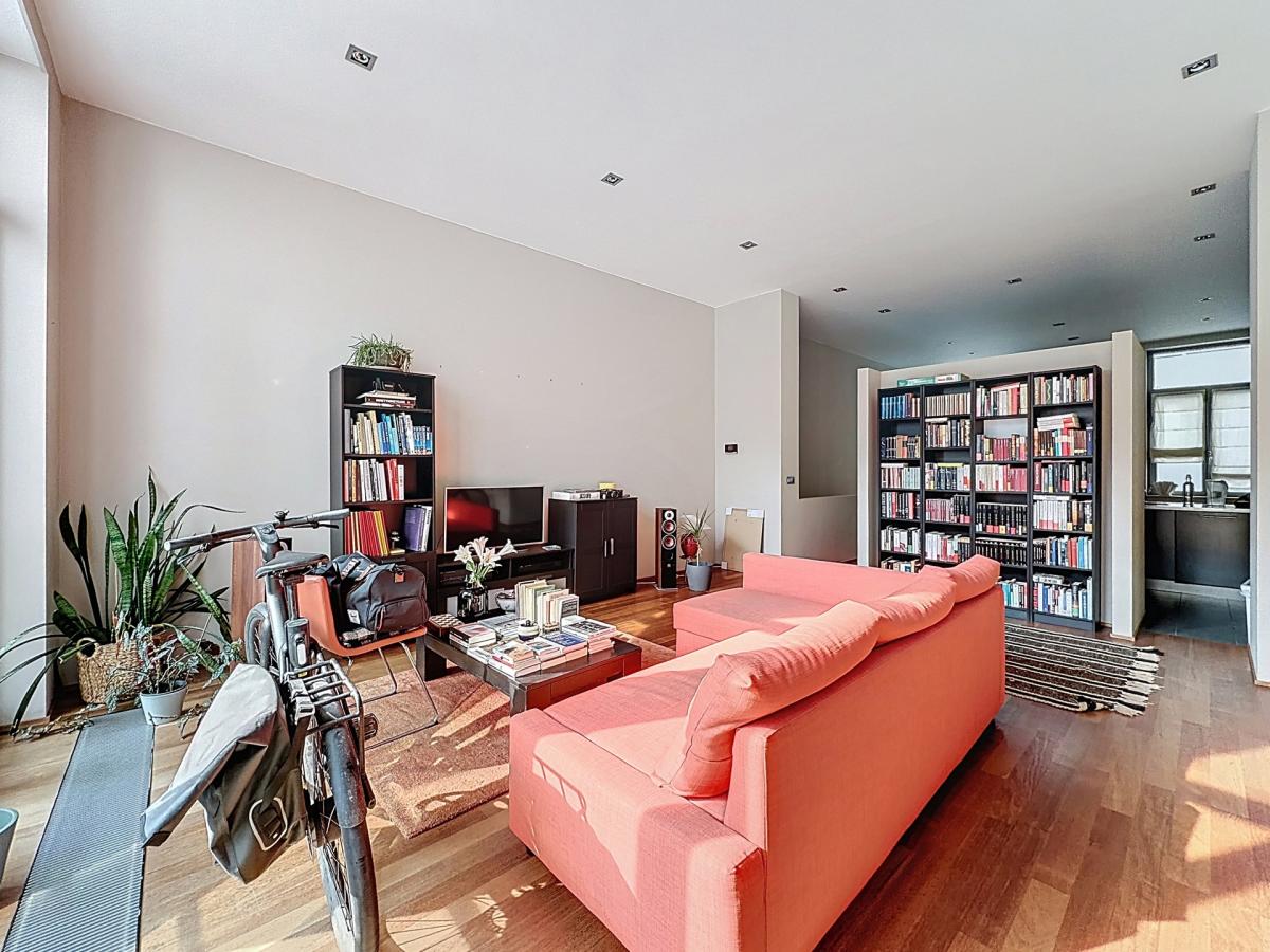 Rue de Naples : Superbe duplex rénové + terrasse 