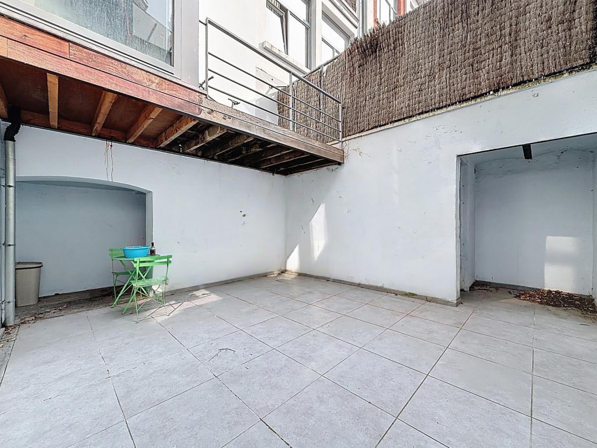 Rue de Naples : Superbe duplex rénové + terrasse 