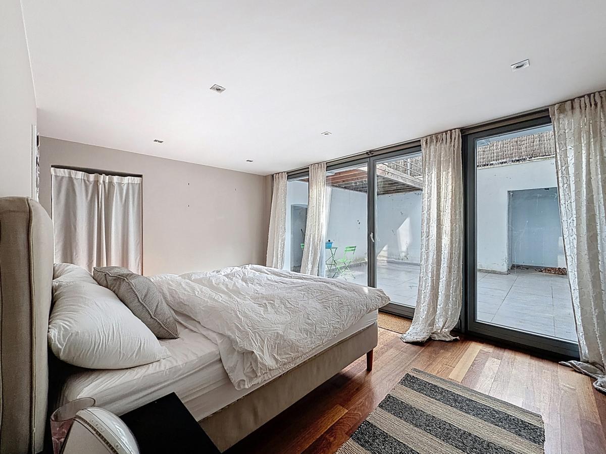 Rue de Naples : Superbe duplex rénové + terrasse 