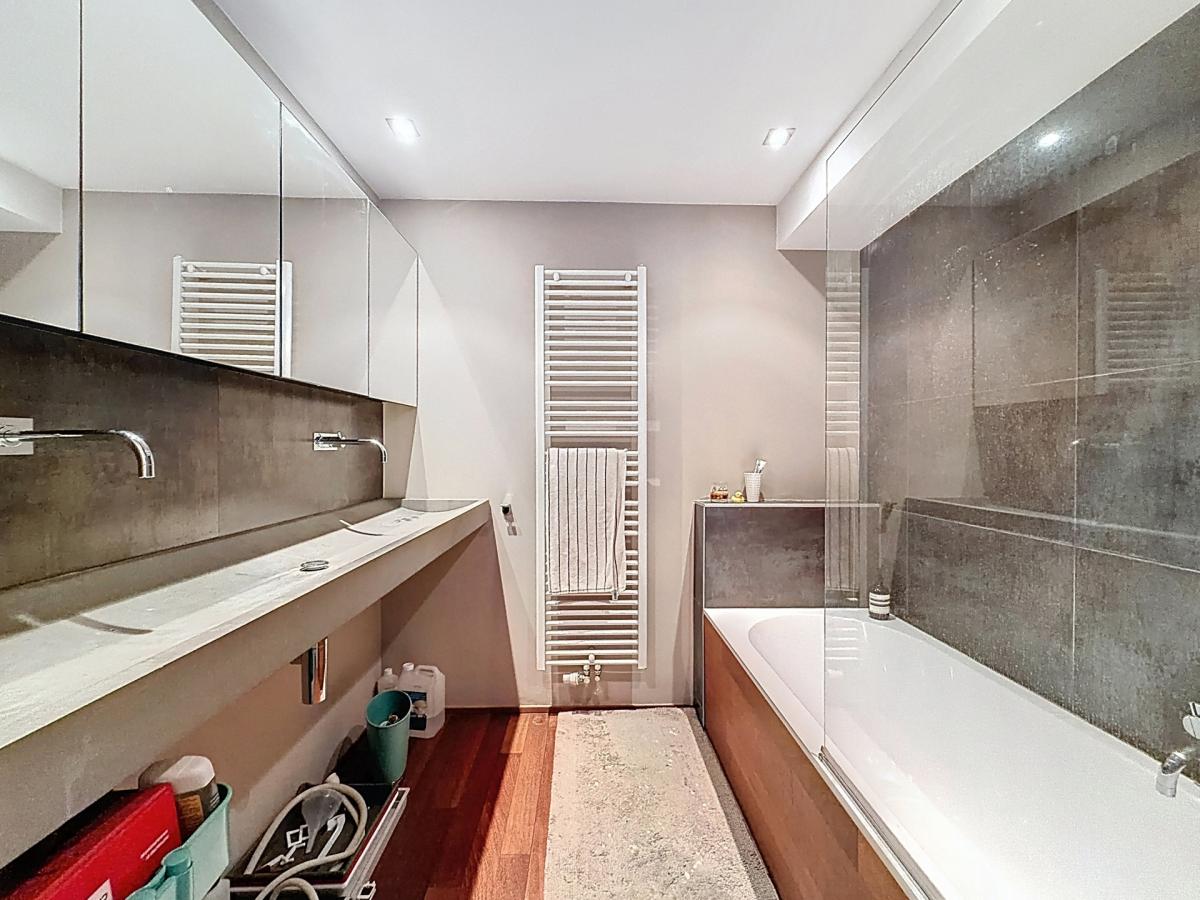 Rue de Naples : Superbe duplex rénové + terrasse 