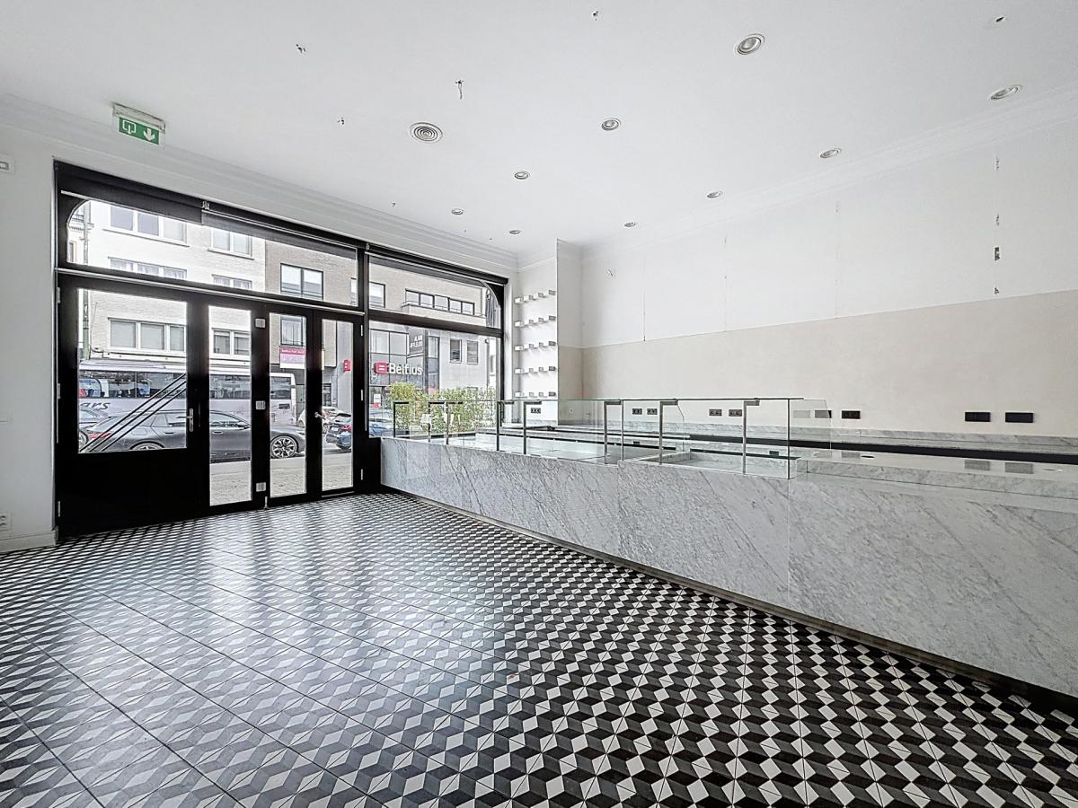 Fort Jaco : Superbe commerce HORECA + terrasse 